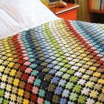 Crochet au crochet à partir de résidus de fils, avec un motif en diagonale