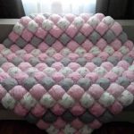 Bonbon cover sur le sofa