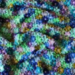 Une couverture de fragments de fleurs peut être tricotée à partir de résidus de fil