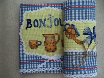 Serviette brodée et dentelle