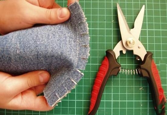 Entailles le long de la couture