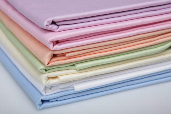Tissu satiné brillant