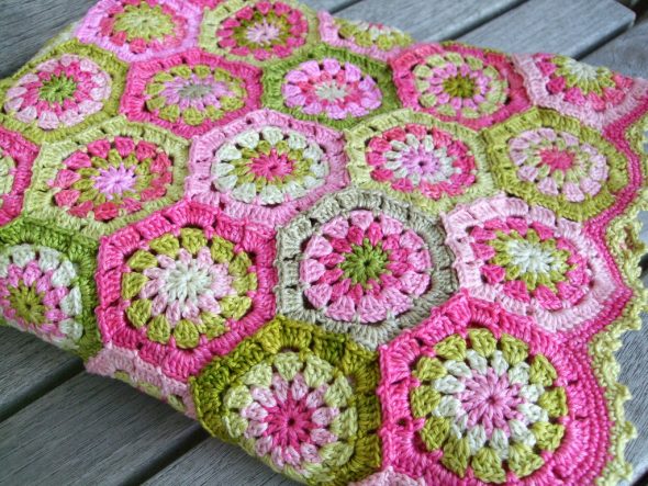 Couverture hexagonale au crochet