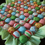Couverture de bonbon brillante avec des plis dans les tons de vert