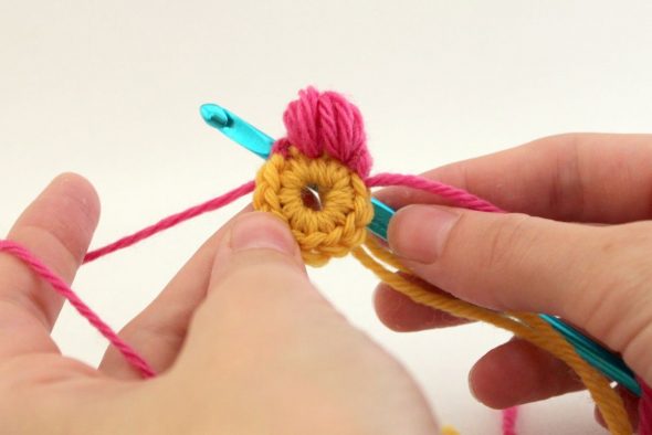Nous tirons le fil à travers toutes les boucles