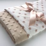 Plaid beige avec étoiles
