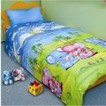 Ensemble de lit d'enfants pour un enfant de l'âge Sadikovsky