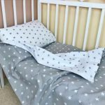 Postleny bilatéral des enfants dans un lit pour le garçon ou la fille