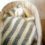Belle couverture rayée de pôle souple pour un enfant