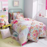 Une couverture pour fille qui convient à un lit simple