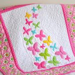 Couverture avec des papillons pour bébé