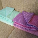 Couvertures aux petits pois et côté peluche Minky