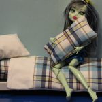 Lit dans une cage pour la poupée Monster High
