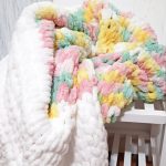 Nuage en peluche multicolore pour bébé