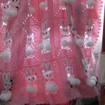 Plaid rose avec des lapins pour une fille