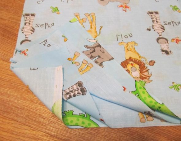 Nous plions le drap de lin
