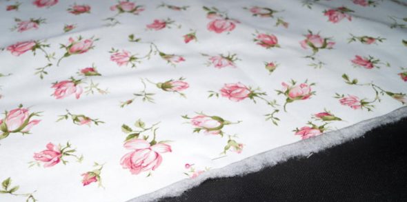 Nous fixons le tissu et l'hiverniseur synthétique