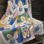 Joyeux plaid de carrés avec des fragments, lapins