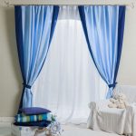 Tulle blanc et rideaux bleu et bleu pour la chambre des enfants