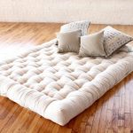 Grand matelas pour dormir par terre