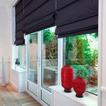 Rideaux noirs avec fermeture sur le cadre