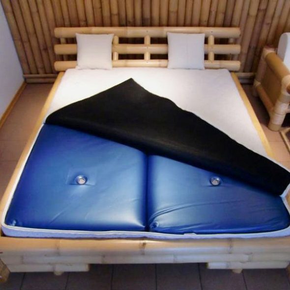 Deux matelas à eau dans la boîte