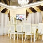Rideaux bicolores pour une grande salle à manger