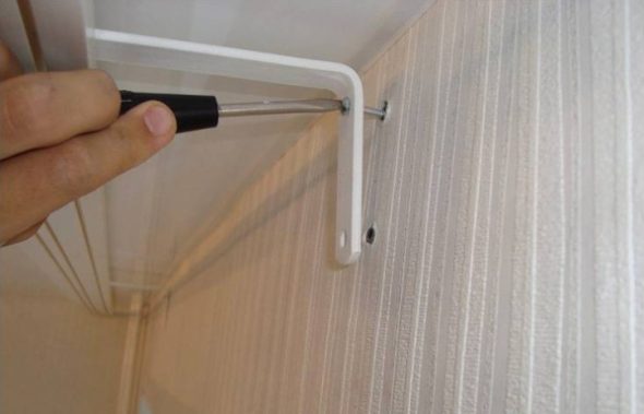 Installation with brackets