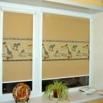 Rideaux avec un motif sur la fenêtre de la cuisine