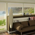 La fenêtre du salon donnant sur la plage