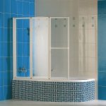 Mosaïque de couleur à l'intérieur de la salle de bain