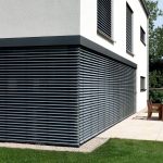 Coin d'une maison de campagne avec rashtory gris