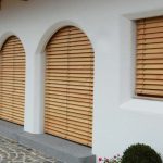 Rashshtora avec des panneaux de bois stratifié