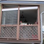 Porche d'une maison de campagne avec rafshtorami