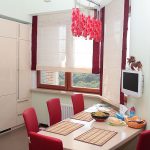 Design modern de bucătărie cu jaluzele romane