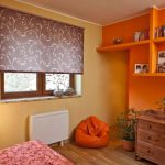 Couleur orange à l'intérieur de la chambre