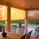 Pare-soleil sur la véranda d'une maison privée