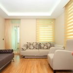 Éclairage LED au plafond du salon