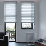Stores enrouleurs sur la porte du balcon