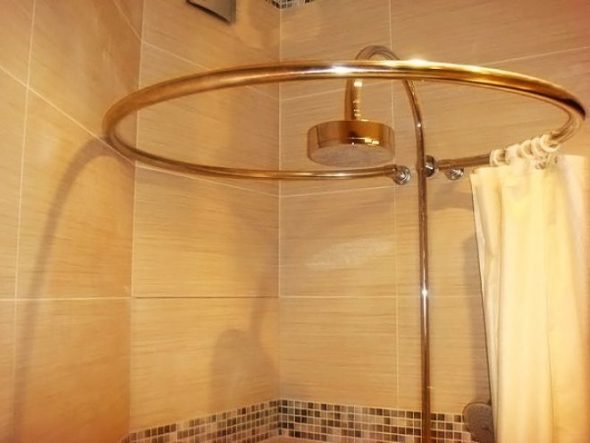 Corniche de salle de bain flexible