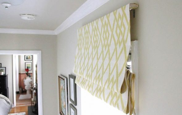 Curtain rod for roman shades