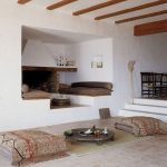 Chambre de style oriental avec matelas pour dormir et s'asseoir