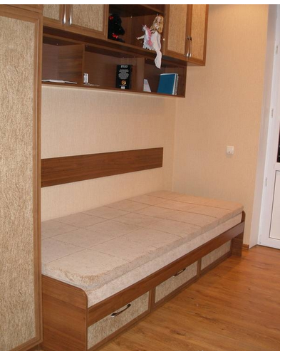 Lit avec couvre-matelas