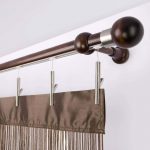 Corniche en bois foncé