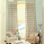 White round cornice