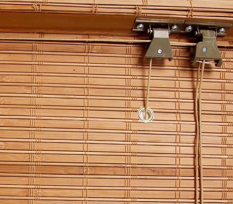 Mécanisme de levage de rideaux de bambou roulé