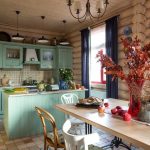 Wall cornice with wrought-iron plugs in the kitchen in country style