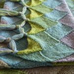 Foulard original avec des glands