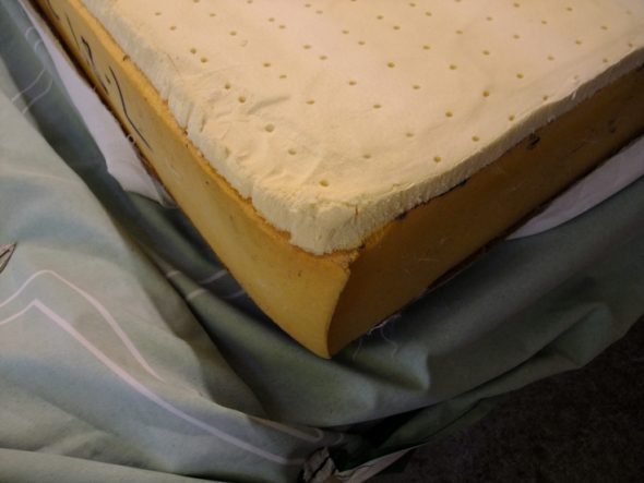 Matelas en mousse avec leurs propres mains sur les instructions