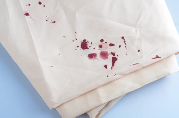 Taches de sang sur les vêtements
